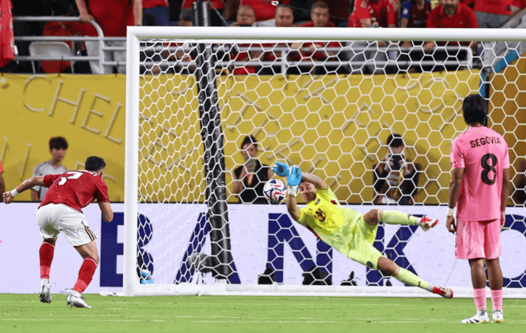 从平凡到闪耀，乌斯塔里神勇扑点贡献生涯最精彩时刻