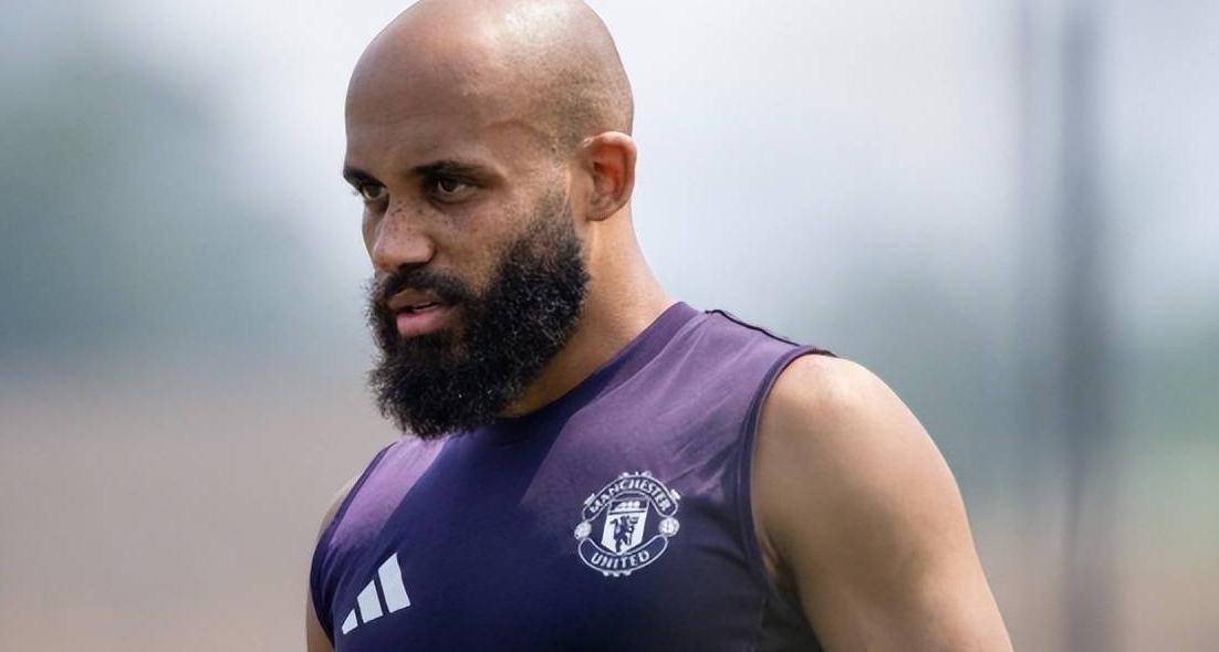 截胡不断！纽卡10心仪目标被利物浦曼城抢走，钱白烧？